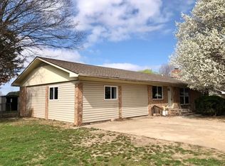 911 Hoffman St, Pea Ridge, AR 72751