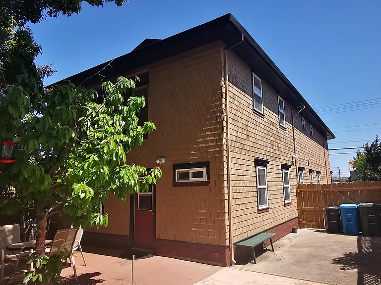 1938 Palm Ave — Photo 10
