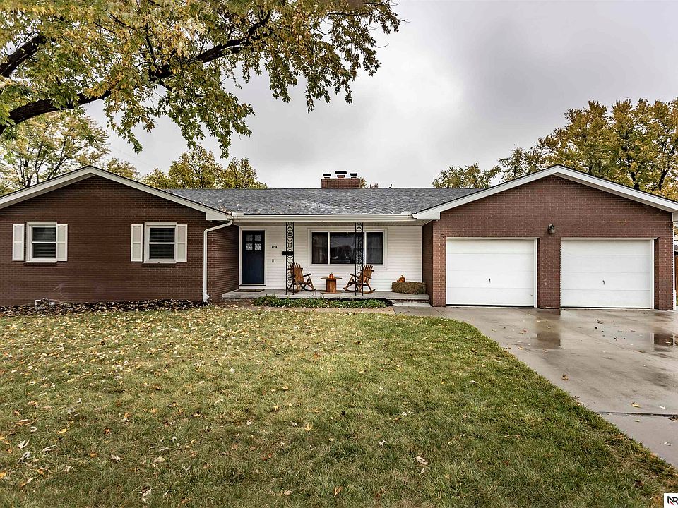 1st image of 404 Crest Dr