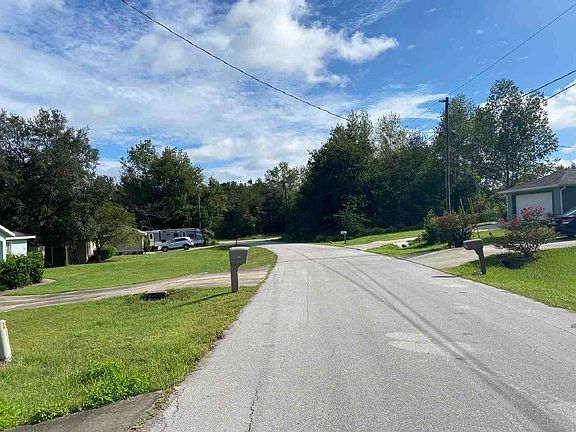 Exterior Neighborhood (street photo)