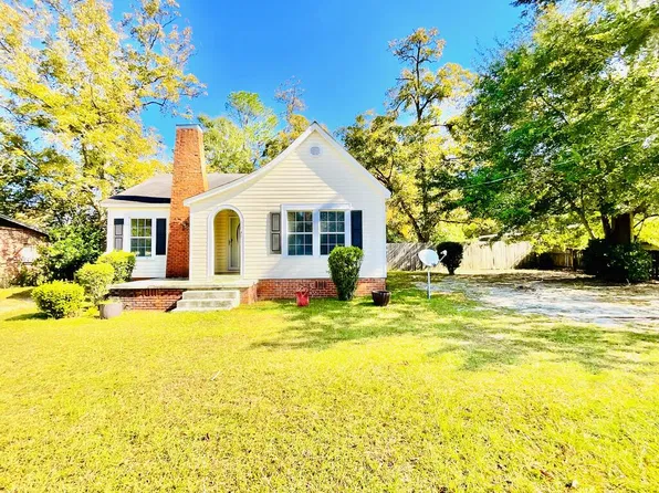 935 E Cottonwood Rd, Dothan, AL 36301