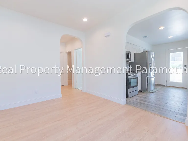 1867 S Redondo Blvd — Photo 10