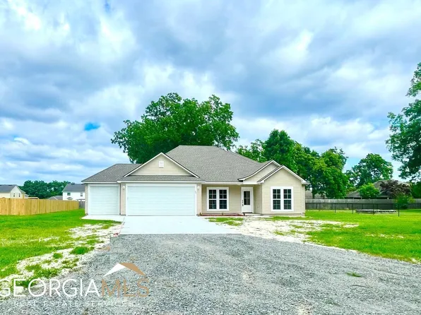 55 Stanley Rd, Ray City, GA 31645
