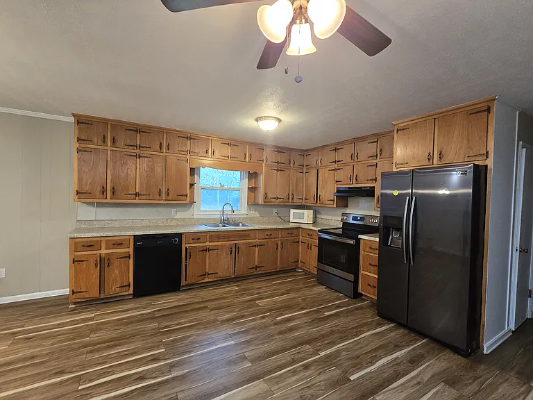 2155 Monterey Dr — Photo 5