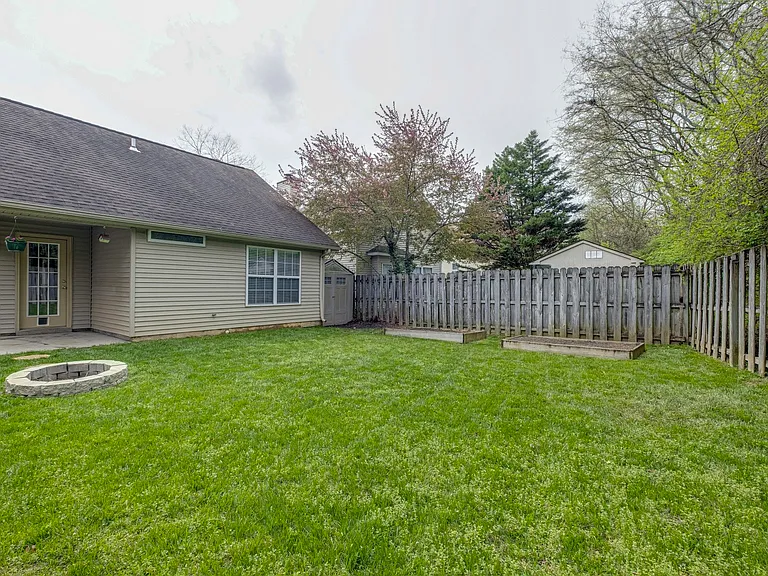 4002 Farmingham Woods Dr — Photo 25