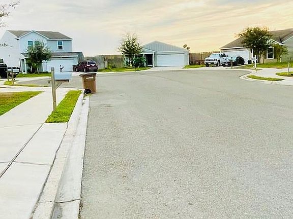 3rd image of 510 Eastwood Ln