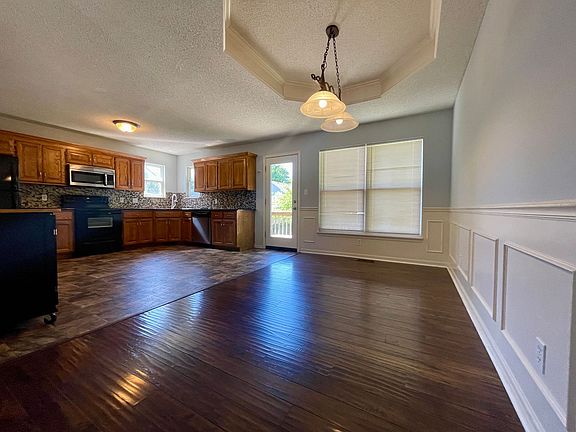 5th image of 804 Tanglewood St