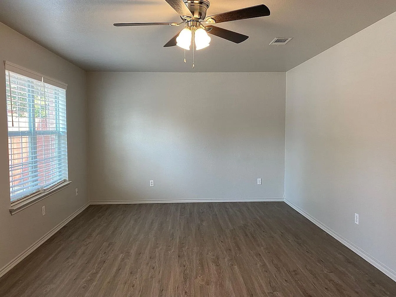 415 E 4th Ave, Belton — Photo 3