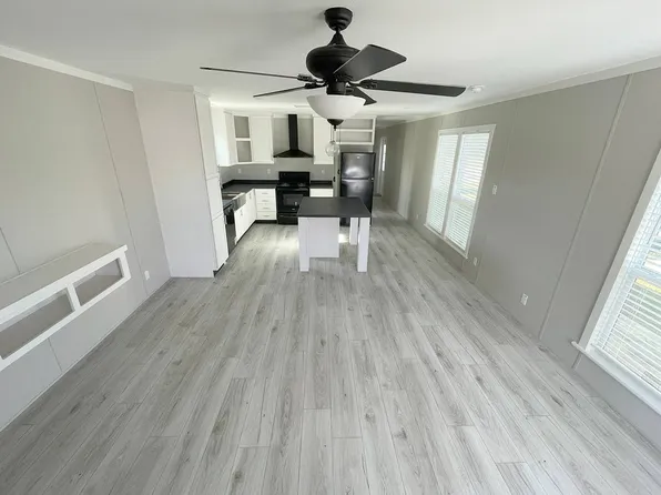 2701 Leary Ln Trailer 120, Victoria, TX 77901