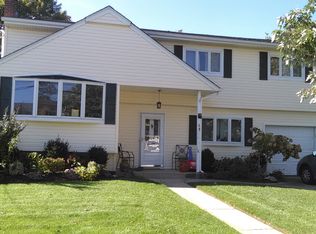 59 Meadow Rd, Inwood, NY 11096