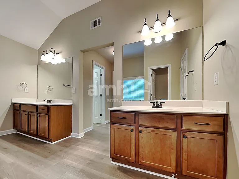 556 Crestmont Ln — Photo 14