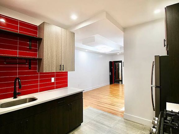 2nd image of 279 Kosciuszko St #402