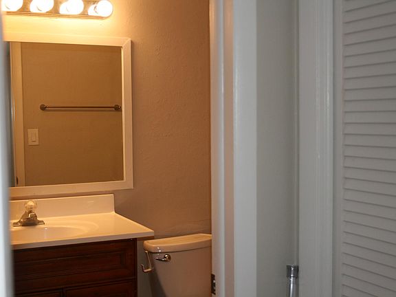3rd image of 1460 E Bay Dr APT 1
