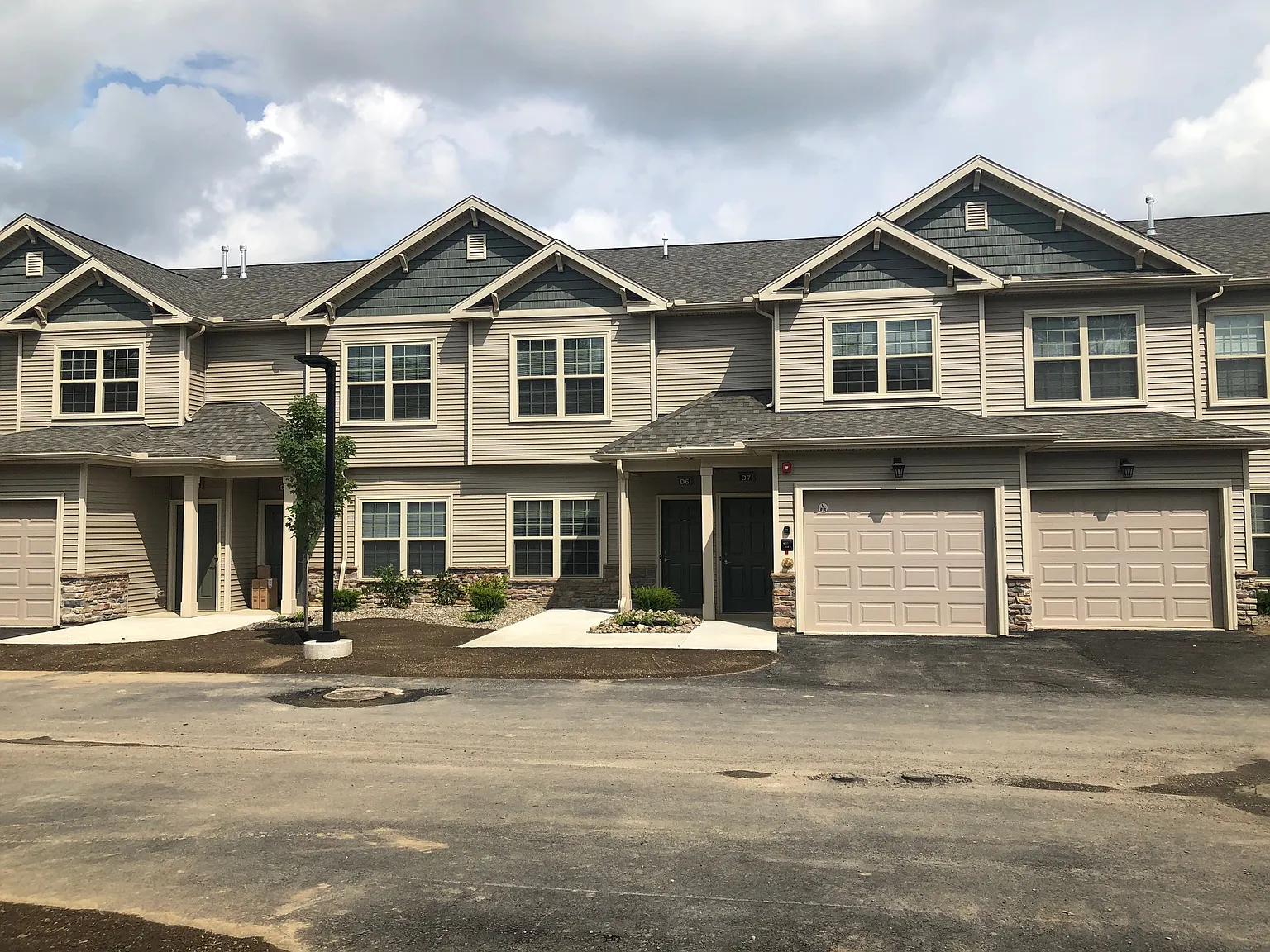 Woodside Villas Apartments — Photo 1