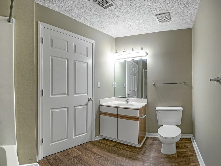 Royal Gulf Apartment Homes — Photo 17