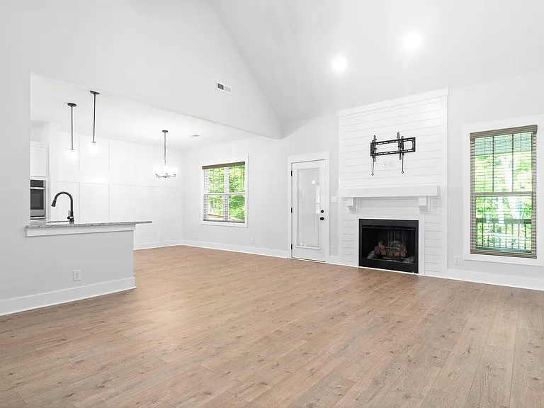 1022 Brightwood Ct — Photo 7