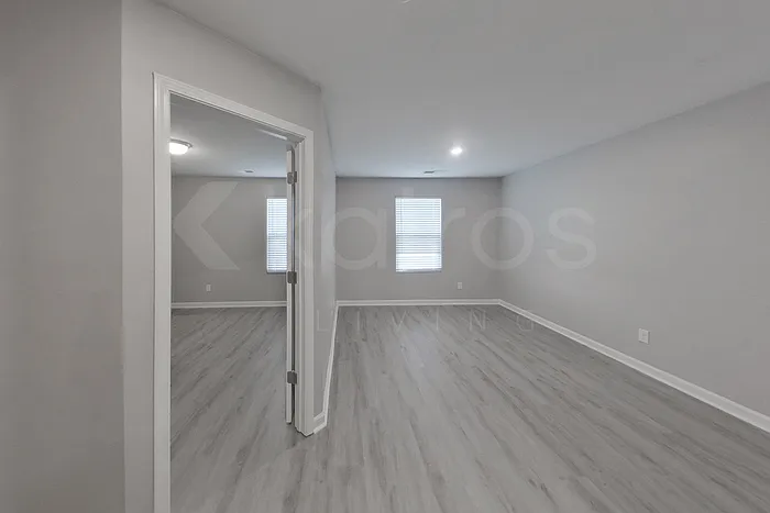 4 bed, 2.5 bath, 2405 sqft, $2,295 — Photo 3