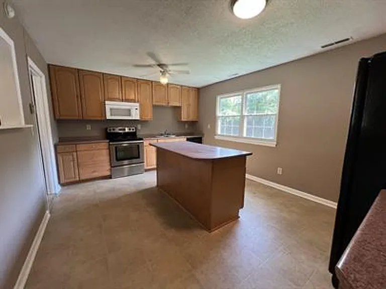 504 Holly Ct — Photo 6