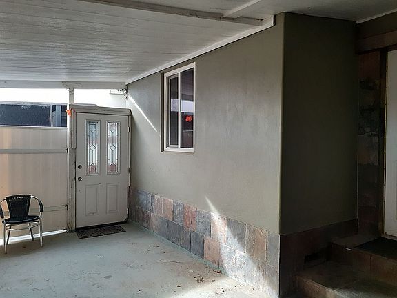 Porch entrance from sideyard
