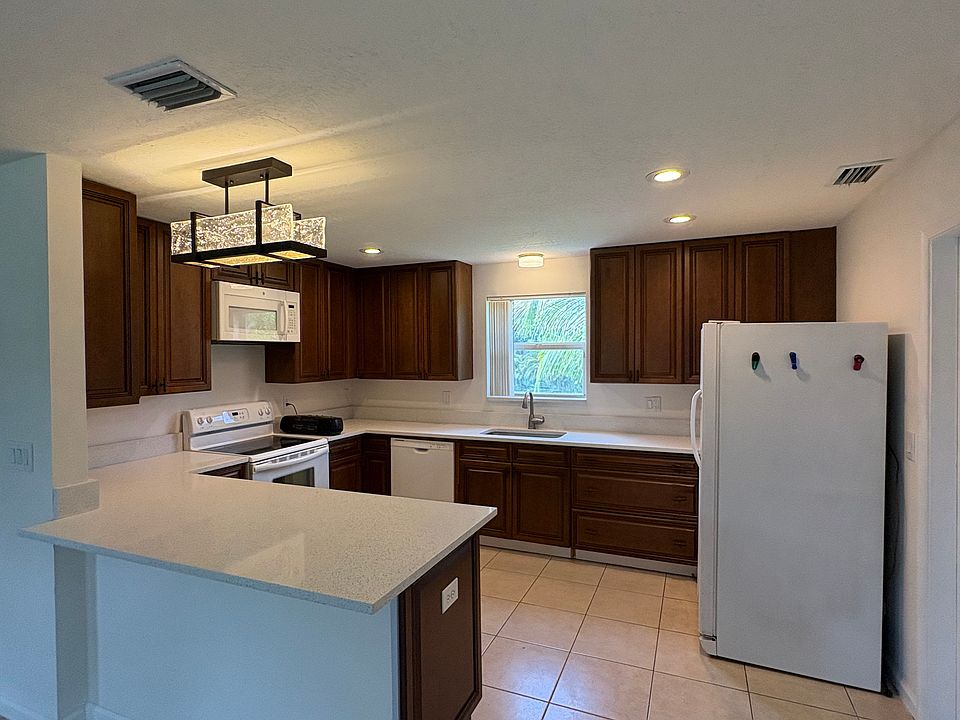 1st image of 13828 63rd Ln N