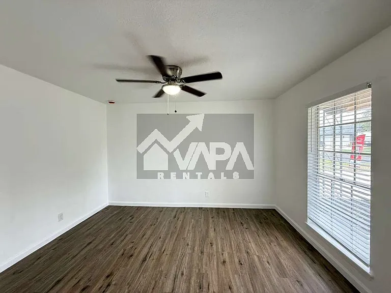 5419 Lake Grove Dr — Photo 5