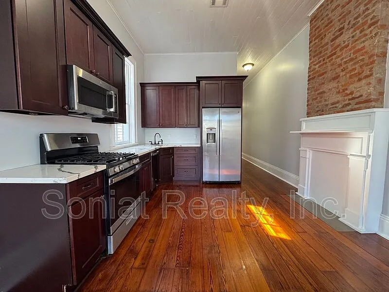 2 bed, 2.0 bath, 800 sqft, $1,695 — Photo 2
