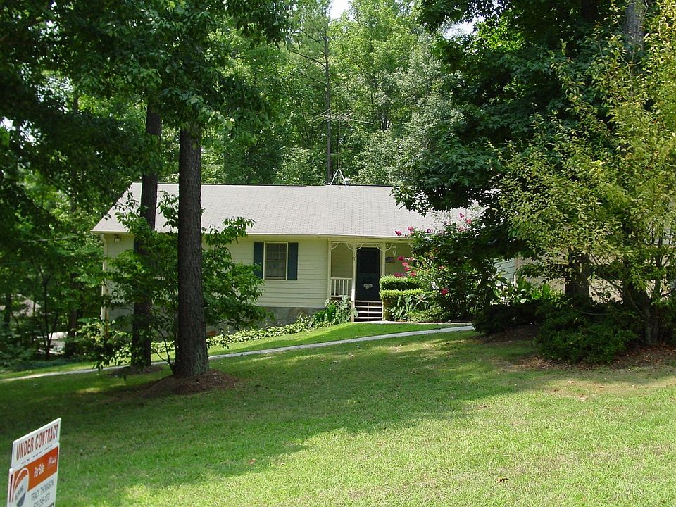 Front of the home and the lawn