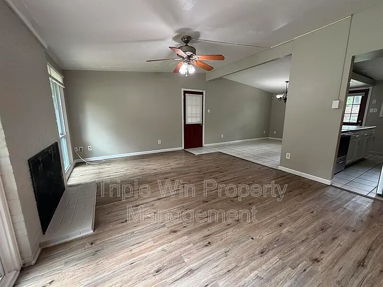 865 Robinwood Dr — Photo 6