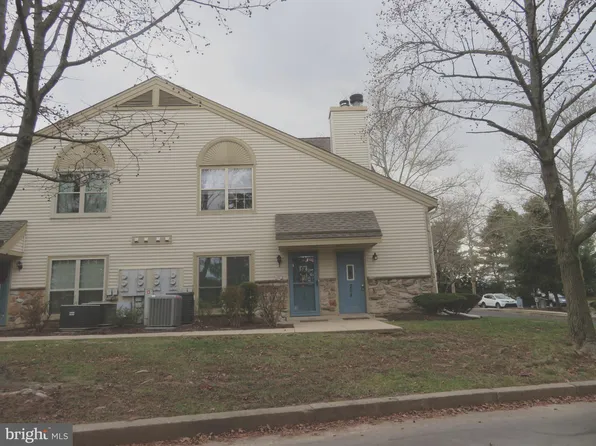 208 Foxmeadow Dr #208, Royersford, PA 19468