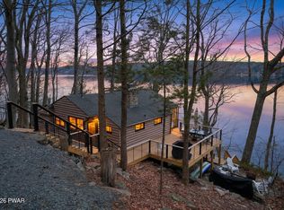 62 E Lakeside Dr, Lakeville, PA 18438