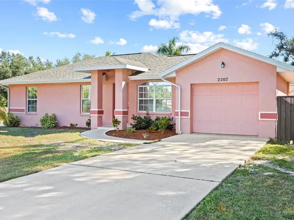 2207 5th St E, Bradenton, FL 34208