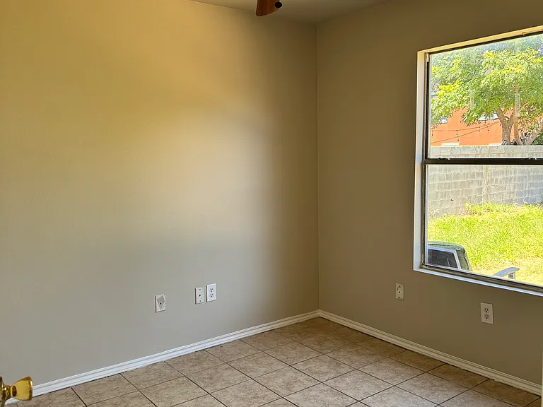 2615 Bandera Dr — Photo 14
