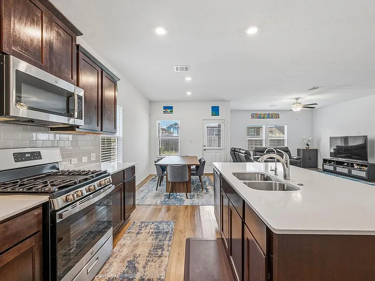 1733 Catahoula Dr — Photo 4