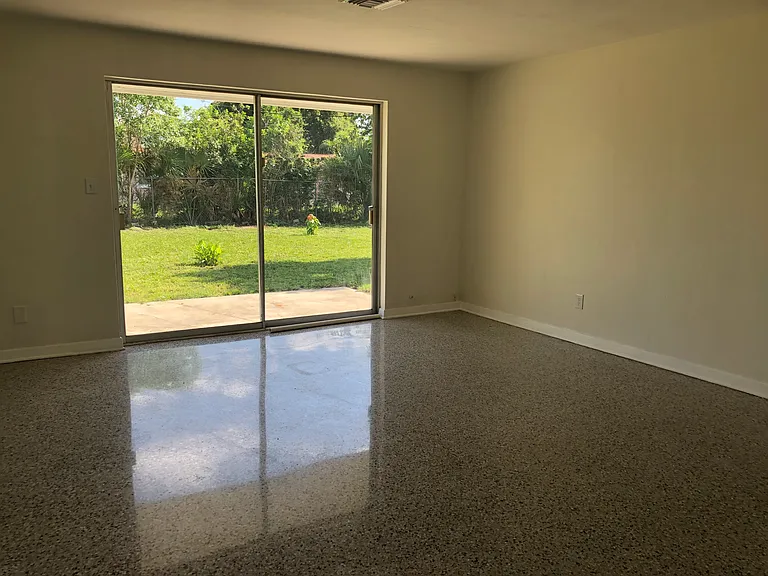 1209 Forester Ave — Photo 10