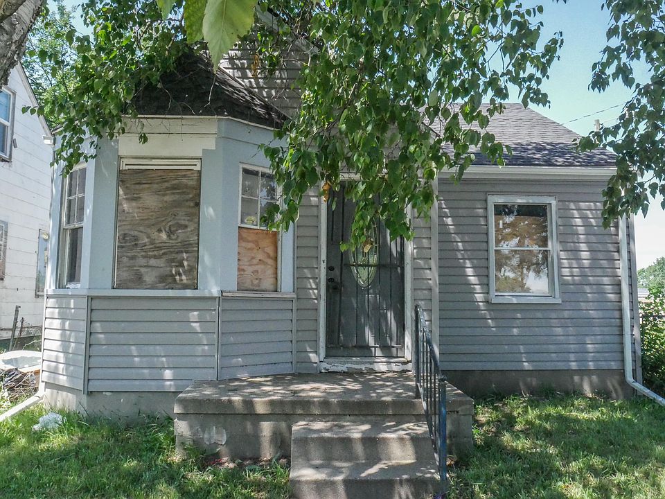 20525 Russell St, photo 2