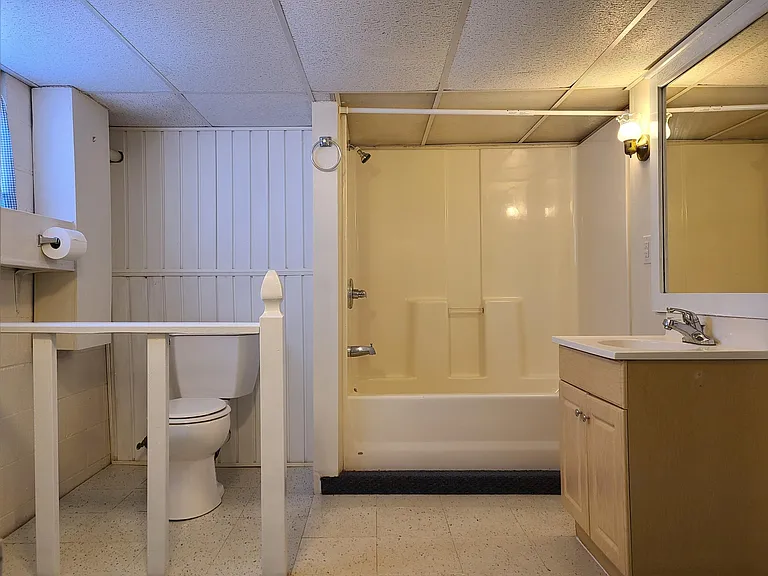 1806 S Hill Ave — Photo 19