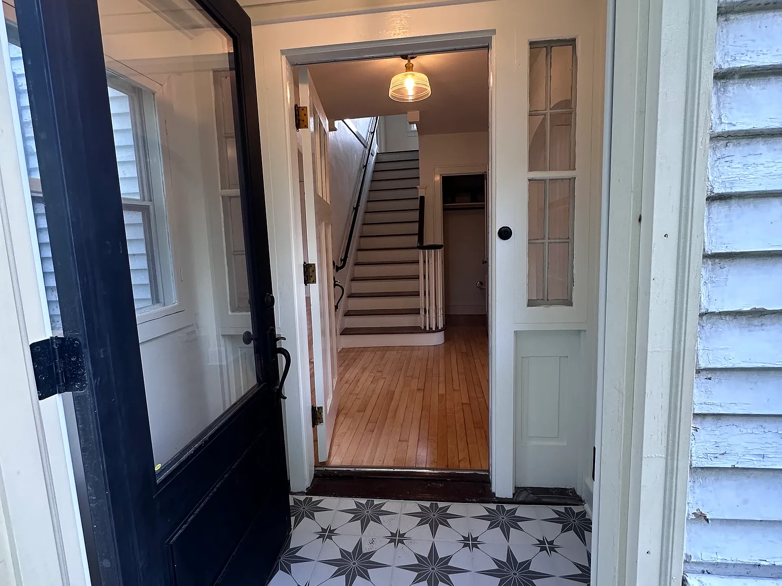 3 bed, 1.5 bath, 1678 sqft, $2,495 — Photo 3