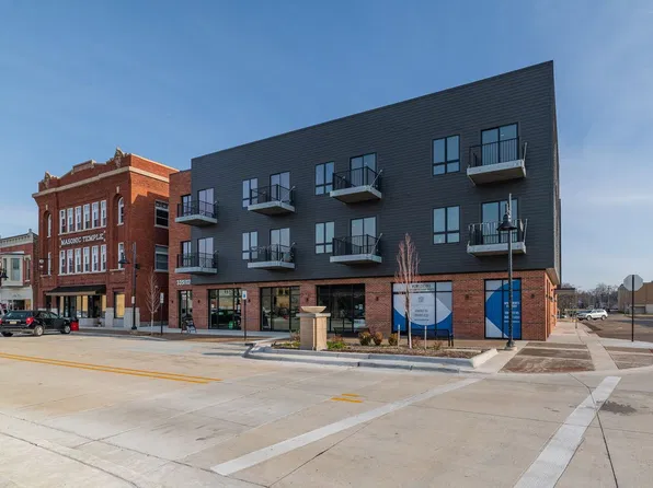 303 Center St, South Haven, MI 49090