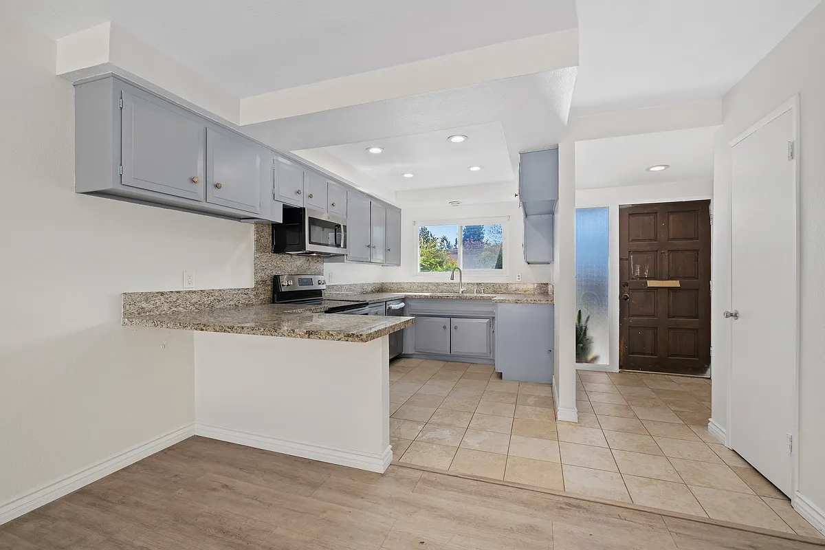 2 bed, 1000 sqft, $2,995 — Photo 1