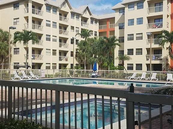 2nd image of 8333 Lake Dr APT 306