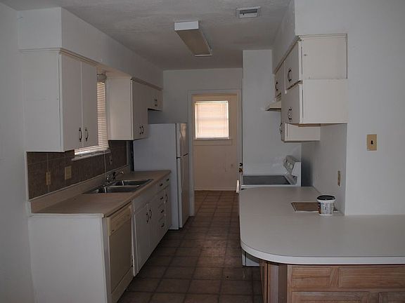 4th image of 1510 Crockett Cir