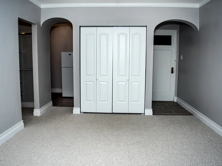 5737 N Kenmore Edgewater Apartments — Photo 48