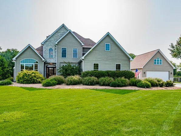 12212 Mitchell Dr, Plano, IL 60545