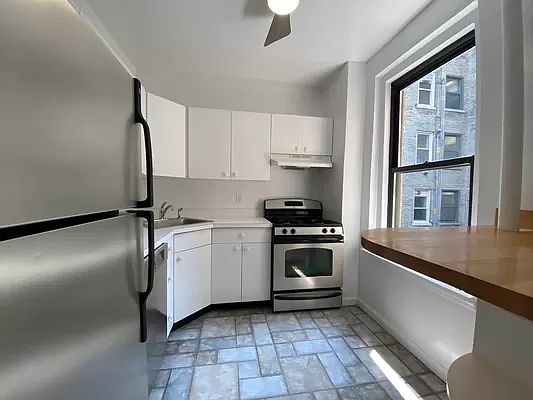 2nd image of 22 W 77th St #51/1