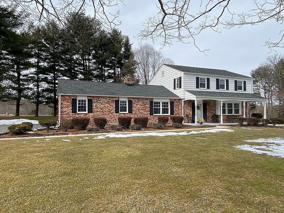 2nd image of 1808 Brickhouse Ln