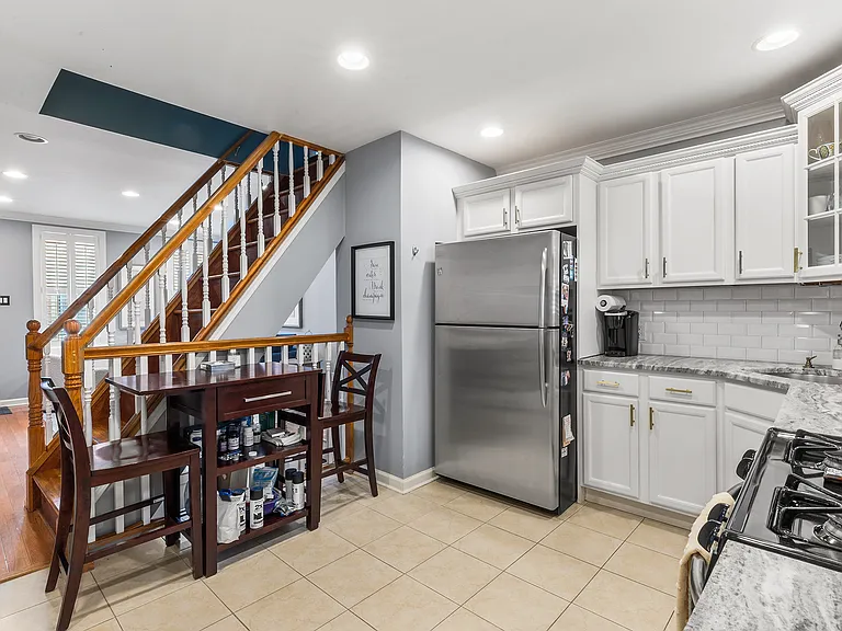 1513 Montrose St — Photo 6