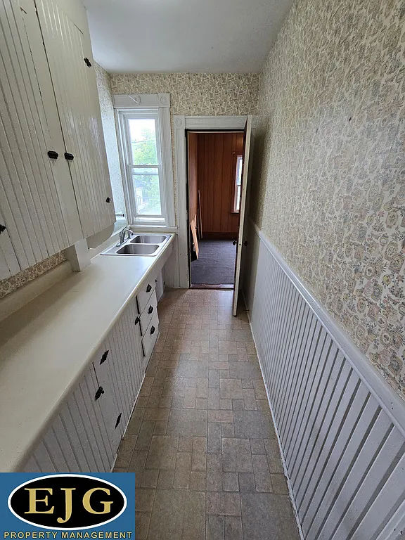 Building Photo - 561 Rimmon St #2