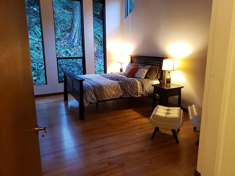 4808 E Mercer Way — Photo 11