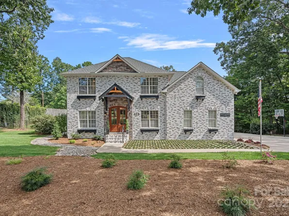 125 Woodstream Cir, Mooresville, NC 28117