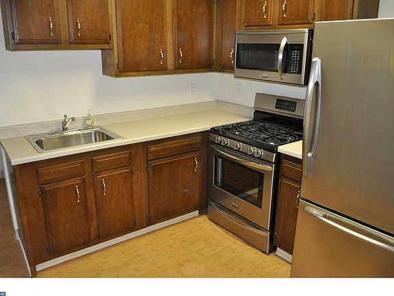 3rd image of 653 Walden Ct